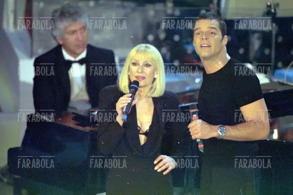 Raffaella Carrà e Ricky Martin, Festival di Sanremo, 2001 - Farabola Immagine digitale