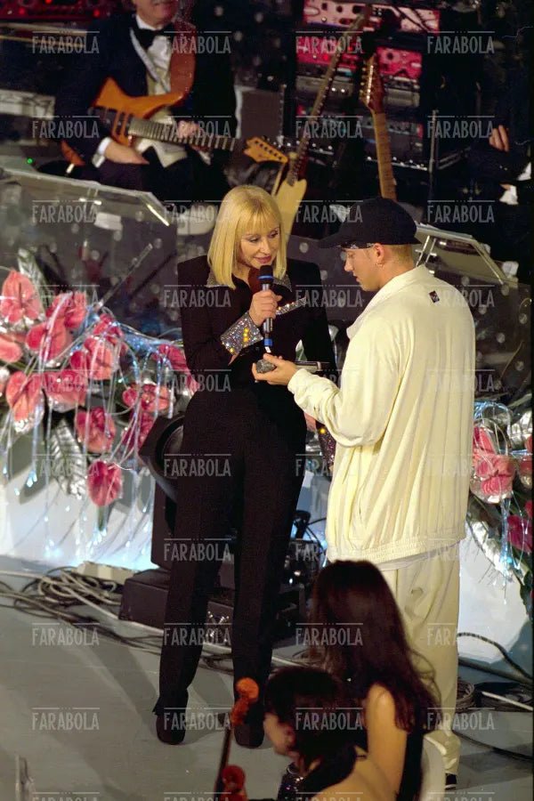 Raffaella Carrà ed Eminem, Festival di Sanremo, 2001 - Farabola Immagine digitale