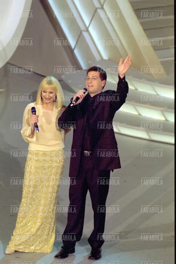 Raffaella Carrà ed Enrico Papi, Festival di Sanremo, 2001 - Farabola Immagine digitale