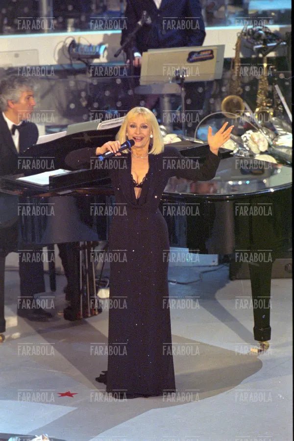 Raffaella Carrà, Festival di Sanremo, 2001 - Farabola Immagine digitale