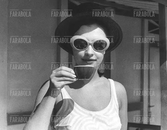 Raffaella Carrà, Fregene, 1966 - Farabola Immagine digitale