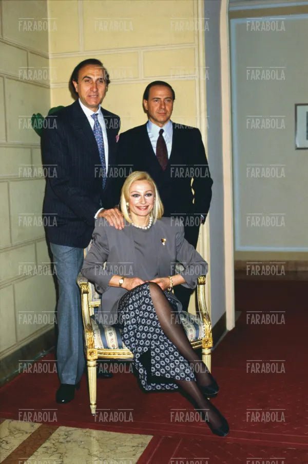 Raffaella Carrà, Pippo Baudo e Silvio Berlusconi, Milano, anni 80 - Farabola Immagine digitale