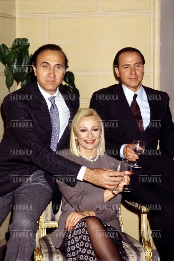 Raffaella Carrà, Pippo Baudo e Silvio Berlusconi, Milano, anni 80 - Farabola Immagine digitale