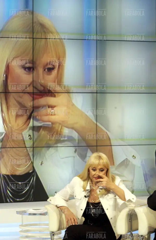 Raffaella Carrà, Porta a Porta, 2004 - Farabola Immagine digitale