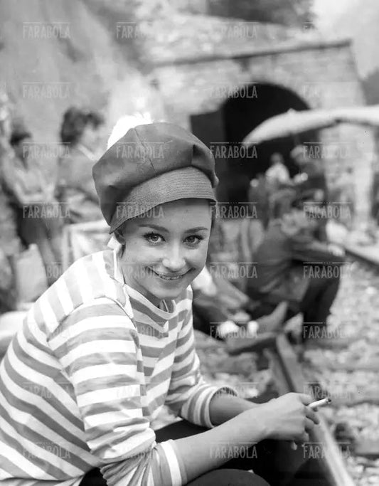 Raffaella Carrà sul set del film The Ryan's Express, 1964 - Farabola Immagine digitale