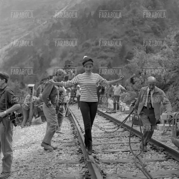 Raffaella Carrà sul set del film The Ryan's Express, 1964 - Farabola Immagine digitale