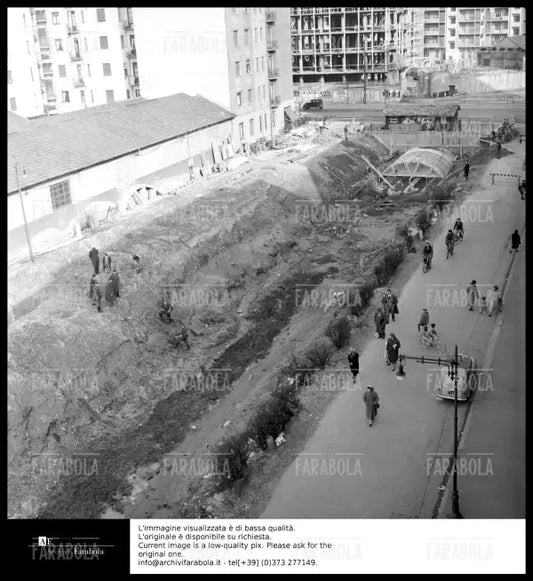 Rapina di via Osoppo, il fume Olona, Milano, 1958 - Farabola Immagine digitale