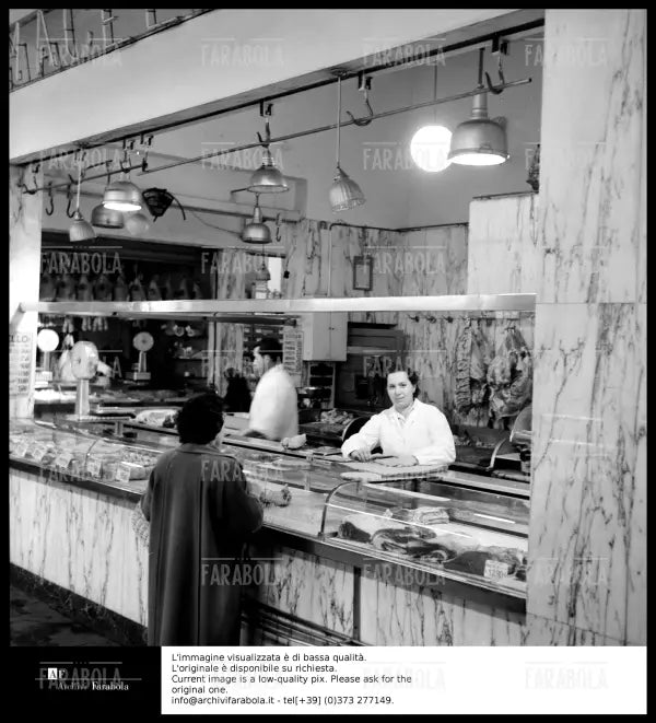 Rapina di via Osoppo, la macelleria Mariani, Milano, 1958 - Farabola Immagine digitale