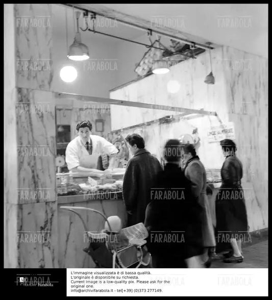 Rapina di via Osoppo, la macelleria Mariani, Milano, 1958 - Farabola Immagine digitale
