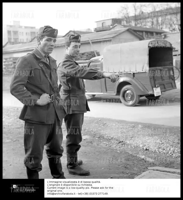 Rapina di via Osoppo, vigili del fuoco, Milano, 1958 - Farabola Immagine digitale