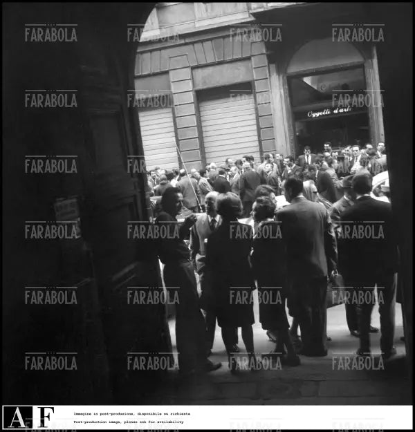 Rapina in via Montenapoleone, Milano, 1964 - Farabola Immagine digitale
