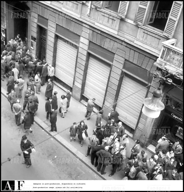 Rapina in via Montenapoleone, Milano, 1964 - Farabola Immagine digitale