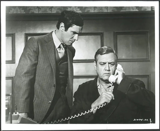 Raymond Burr nella serie Ironside 1967 Ft 37350 - Stampa 20x25 cm - Farabola Stampa ai sali d'argento