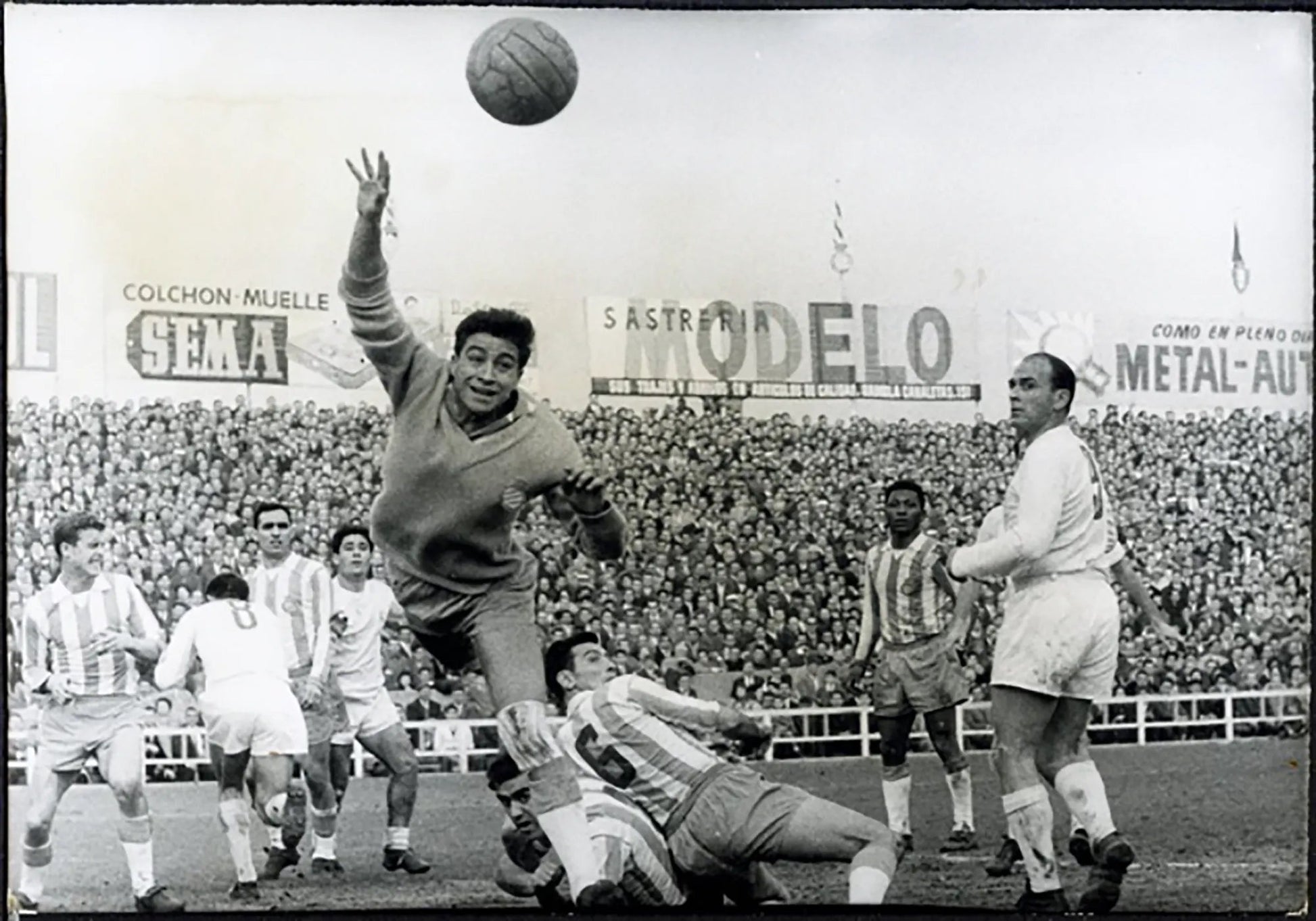 Real Madrid vs Español anni 60 Ft 5699 - Stampa 13x18 cm - Farabola Stampa ai sali d'argento