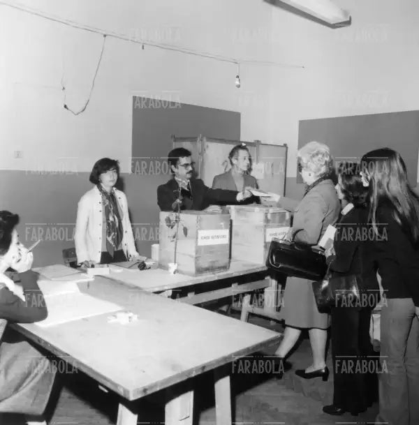 Referendum sul divorzio, Milano, 1974 - Farabola Immagine digitale