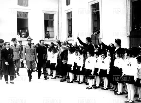 Renato Ricci visita la scuola XX Settembre, Roma, 1934 - Farabola Immagine digitale