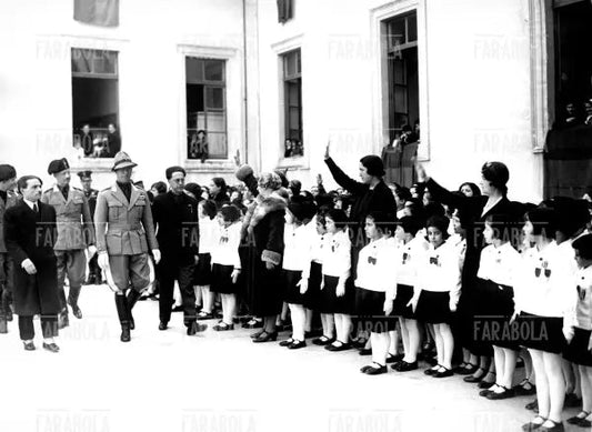 Renato Ricci visita la scuola XX Settembre, Roma, 1934 - Farabola Immagine digitale