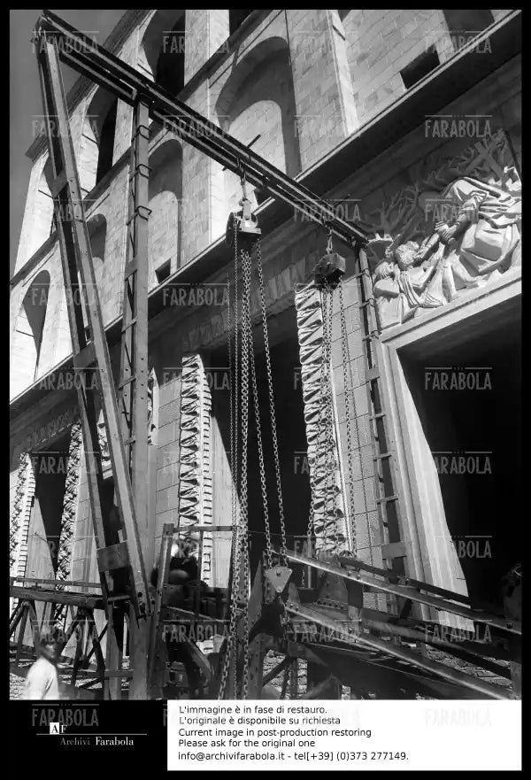 Ricostruzione dell'Arengario, 1944 - Farabola Immagine digitale