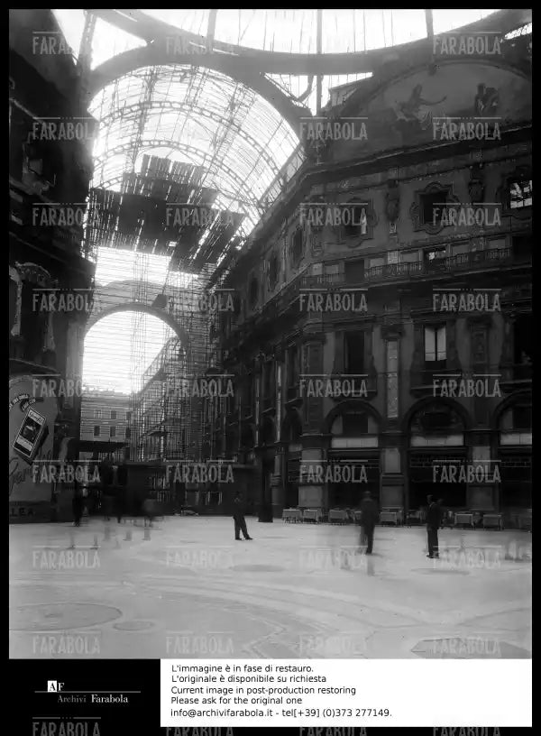 Ricostruzione in Galleria Vittorio Emanuele II, 1944 - Farabola Immagine digitale