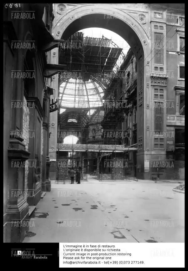 Ricostruzione in Galleria Vittorio Emanuele II, 1944 - Farabola Immagine digitale