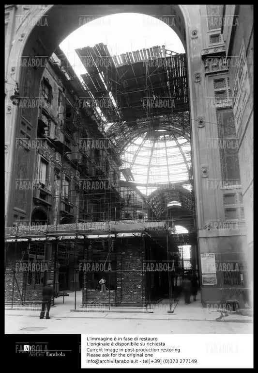Ricostruzione in Galleria Vittorio Emanuele II, 1944 - Farabola Immagine digitale
