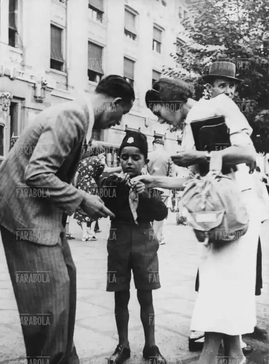 Rientro dalle Colonie estive, Milano, 1936 - Farabola Immagine digitale