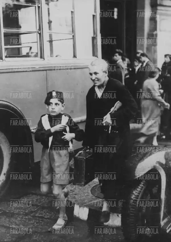 Rientro dalle Colonie marine, Milano, 1937 - Farabola Immagine digitale