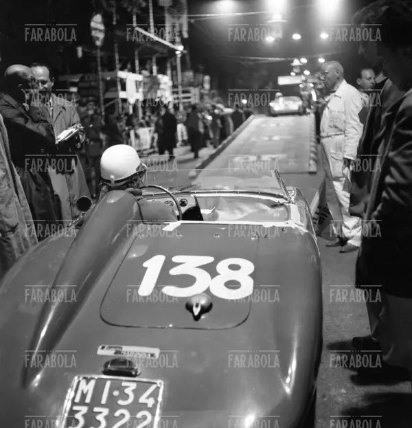 Rigamonti su Osca S750 alla partenza, Mille Miglia, 1957 - Farabola Immagine digitale