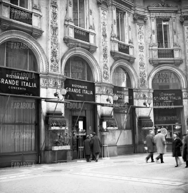 Ristorante Grande Italia in Galleria Vittorio Emanuele II, Milano, 1963 - Farabola Immagine digitale