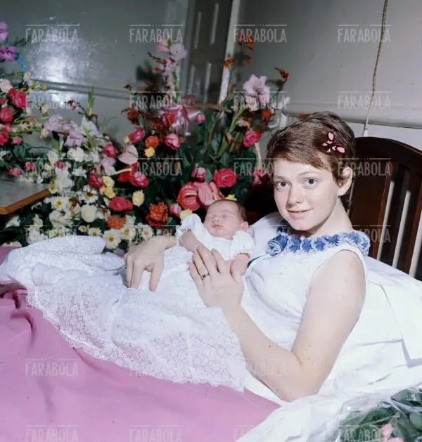 Rita Pavone con il figlio Alessandro, 1969 - Farabola Immagine digitale
