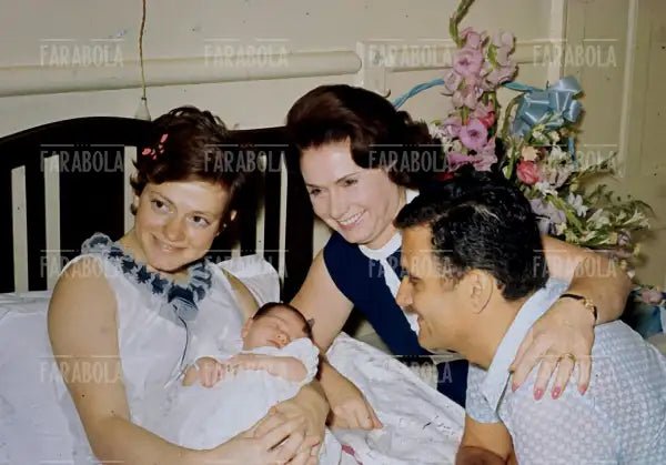 Rita Pavone con la madre, Teddy Reno e il figlio Alessandro, 1969 - Farabola Immagine digitale