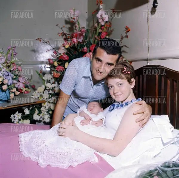 Rita Pavone e Teddy Reno con il figlio Alessandro, 1969 - Farabola Immagine digitale