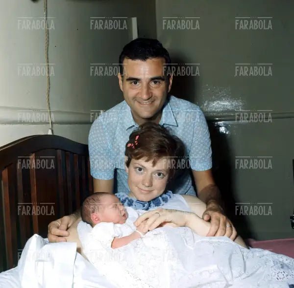 Rita Pavone e Teddy Reno con il figlio Alessandro, 1969 - Farabola Immagine digitale