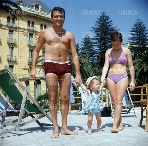 Rita Pavone e Teddy Reno con il figlio Alessandro, anni 70 - Farabola Immagine digitale