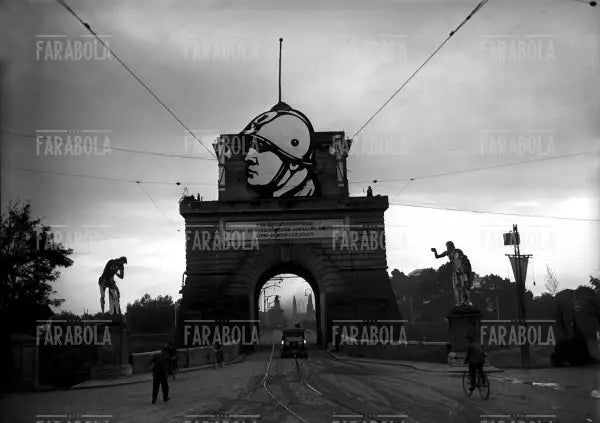 Ritratto di Mussolini a Ponte Milvio, 1937 - Farabola Immagine digitale