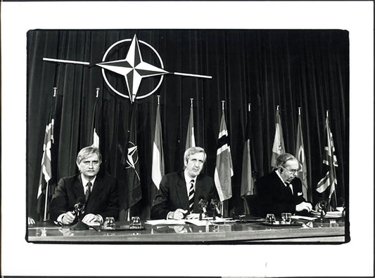 Riunione alla Nato 1991 Ft 5672 - Stampa 24x18 cm - Farabola Stampa ai sali d'argento