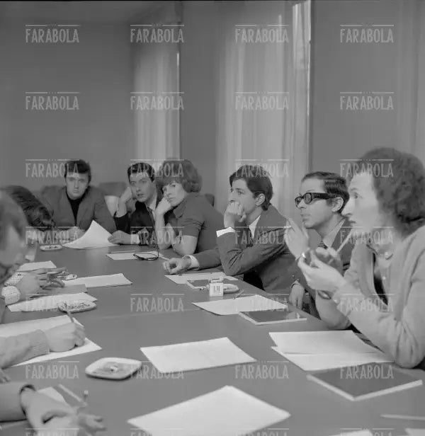Riunione dei cantanti per la riammissione di Bobby Solo al Festival di Sanremo, 1966 - Farabola Immagine digitale