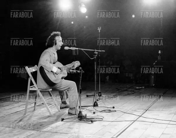 Roberto Benigni alla Festa de l'Unità, Milano, 1980 - Farabola Immagine digitale