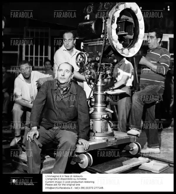 Roberto Rossellini sul set del film Il Generale Della Rovere, 1959 - Farabola Immagine digitale