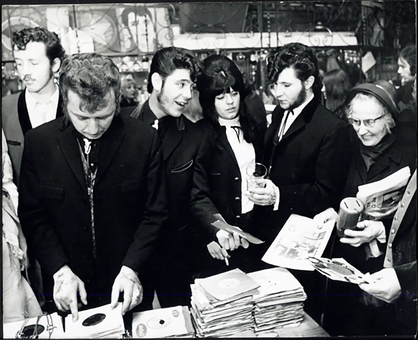 Rock and roll al Black Raven 1972 Ft 37191 - Stampa 20x25 cm - Farabola Stampa ai sali d'argento