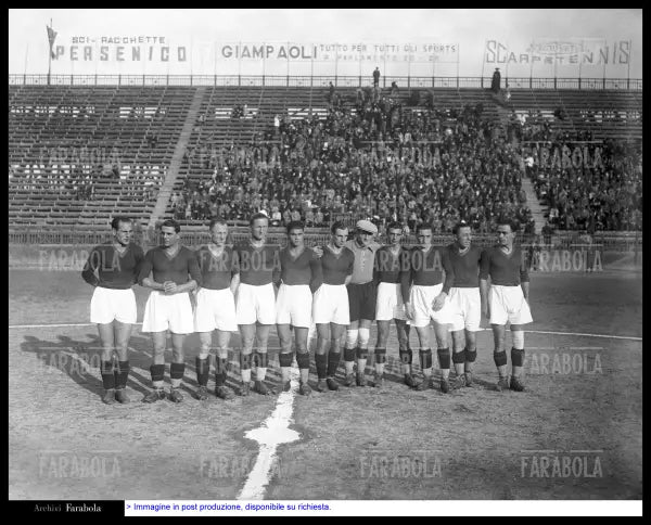 Roma vs Losanna allo stadio Testaccio, 1932 - Farabola Immagine digitale
