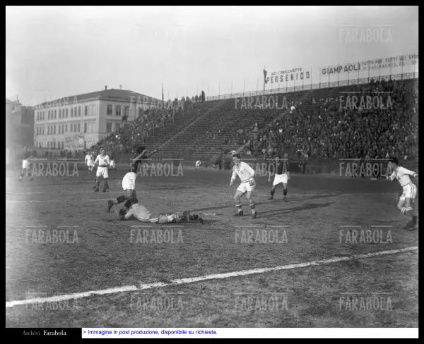 Roma vs Losanna allo stadio Testaccio, 1932 - Farabola Immagine digitale