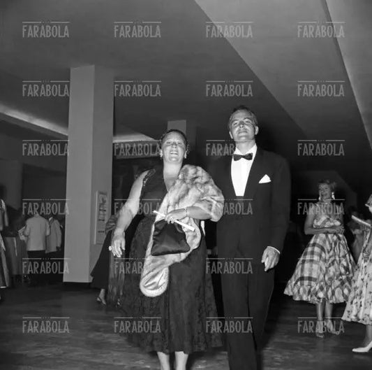 Rossano Brazzi con la moglie Lydia, 1954 - Farabola Immagine digitale