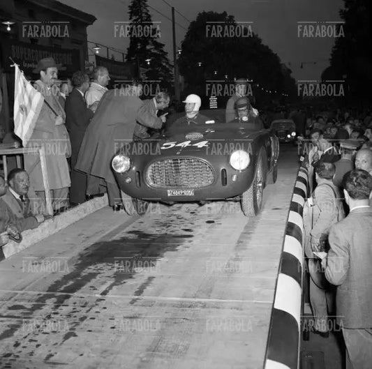 Rossellini e Tonti su Ferrari 250 MM, Mille Miglia, 1953 - Farabola Immagine digitale
