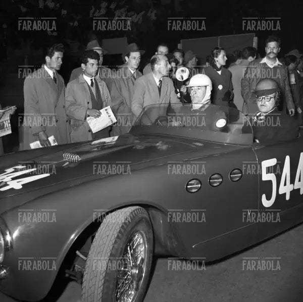 Rossellini e Tonti su Ferrari 250 MM, Mille Miglia, 1953 - Farabola Immagine digitale
