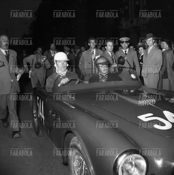Rossellini e Tonti su Ferrari 250 MM, Mille Miglia, 1953 - Farabola Immagine digitale