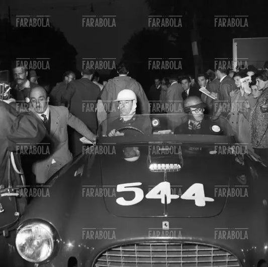 Rossellini e Tonti su Ferrari 250 MM, Mille Miglia, 1953 - Farabola Immagine digitale
