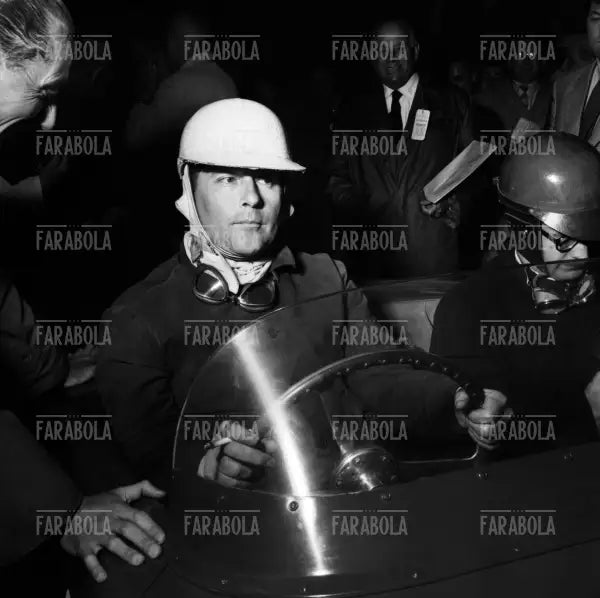Rossellini e Tonti su Ferrari 250 MM, Mille Miglia, 1953 - Farabola Immagine digitale