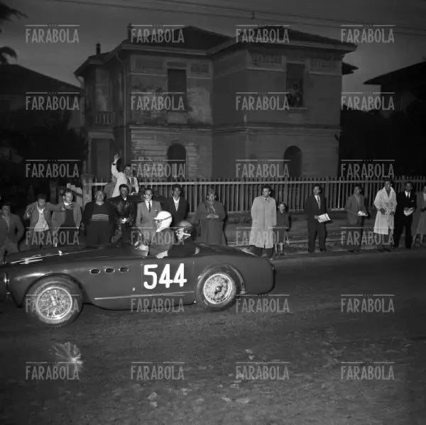 Rossellini e Tonti su Ferrari 250 MM, Mille Miglia, 1953 - Farabola Immagine digitale