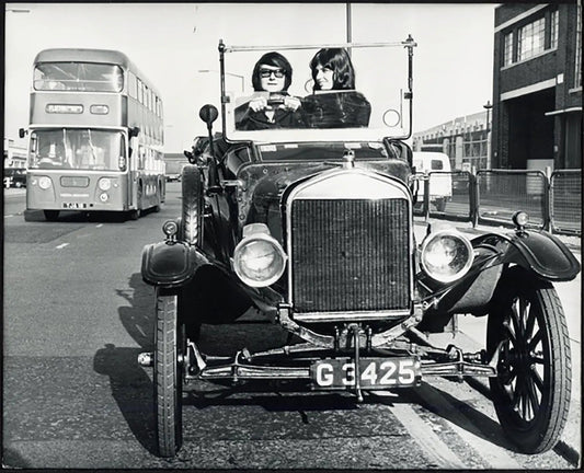Roy Orbison su una Ford vintage 1971 Ft 37895 - Stampa 20x25 cm - Farabola Stampa ai sali d'argento